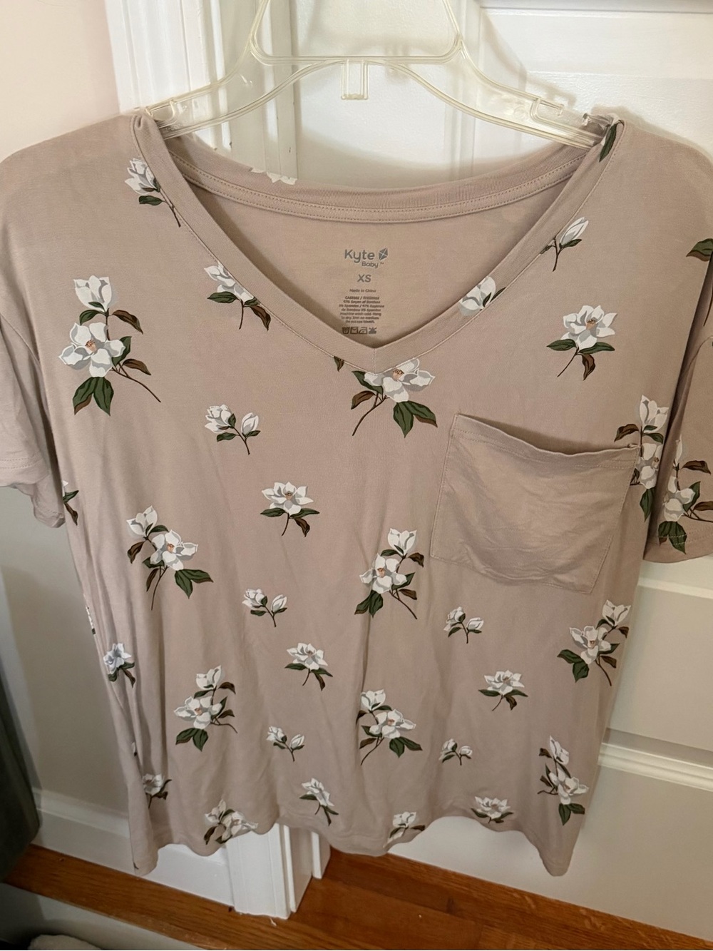 Kyte Women's Beige Floral V-Neck Pocket Top in Magnolia